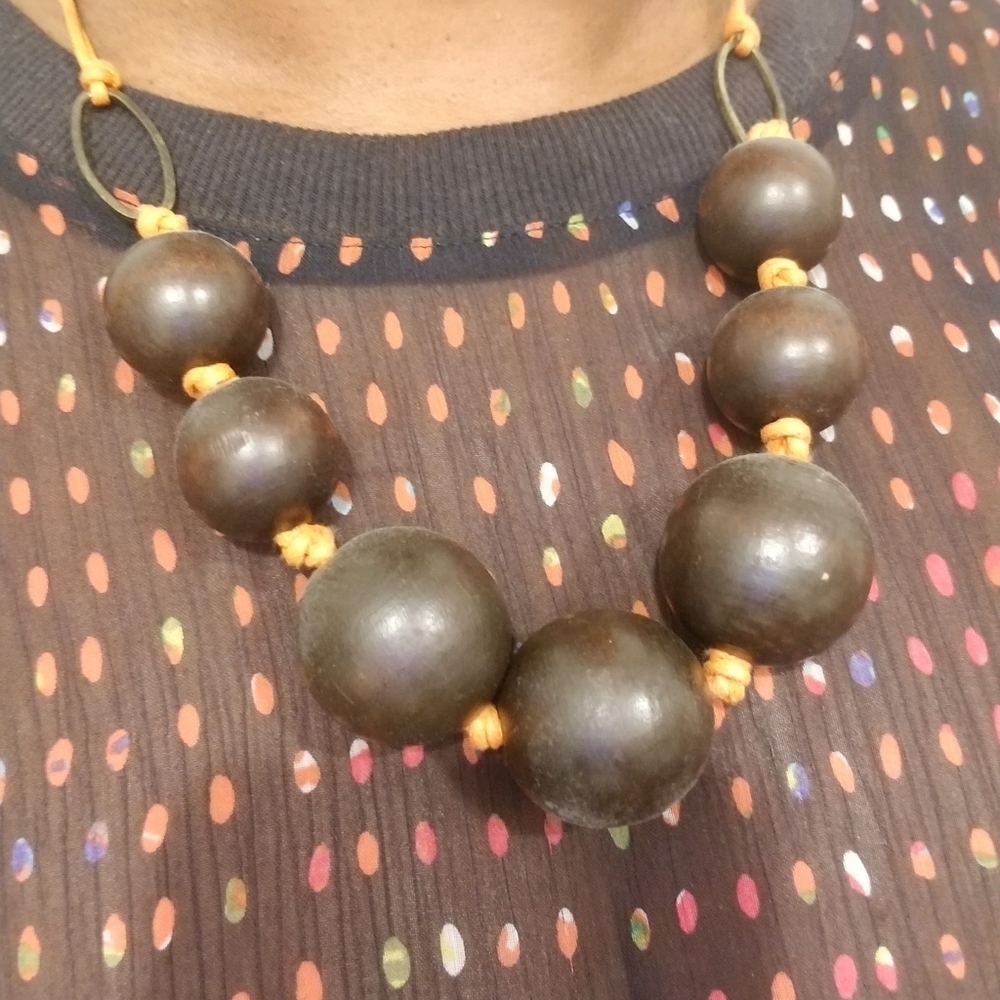 Wooden necklace statement